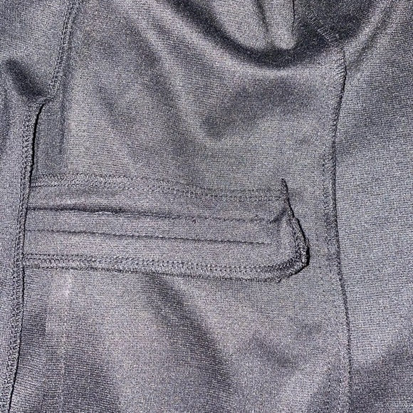 Black Woman’s Single Button Blazzer - Picture 3 of 6